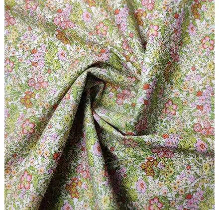 Tissu coton 'Liberty Fabrics' Patch Blooming Flow fleurs Roses et feuilles verte